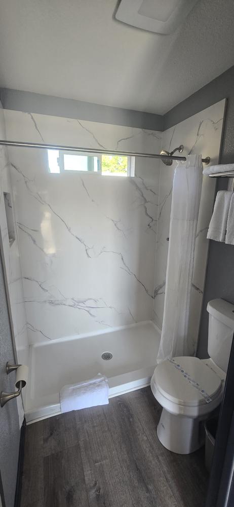 Wine Country Inn Lodi - Bath Room