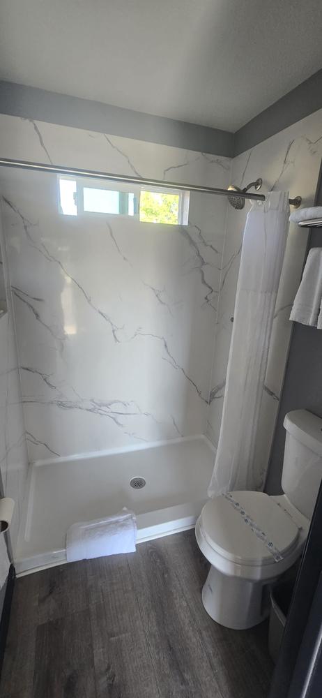 Wine Country Inn Lodi - Bath Room