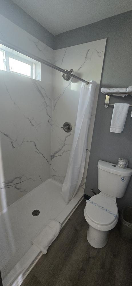 Wine Country Inn Lodi - Bath Room