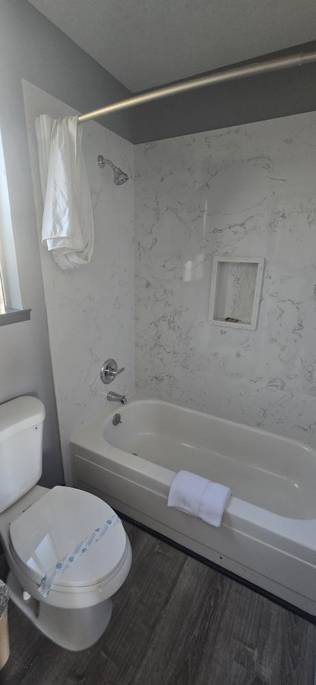 Wine Country Inn Lodi - Bath Room