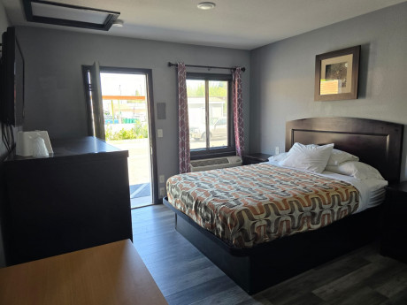 1 Queen Bed Accessible - Non Smoking